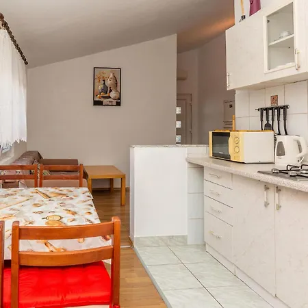 Apartament In With Wifi Vir